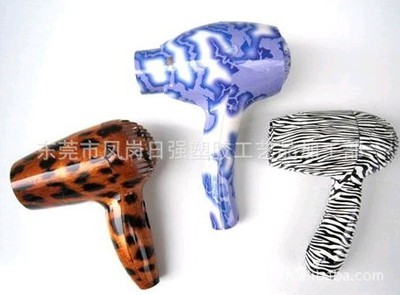 水轉(zhuǎn)印加工在玩具配件中的應(yīng)用 東莞市鳳崗日強(qiáng)塑膠工藝品加工部的專業(yè)解析